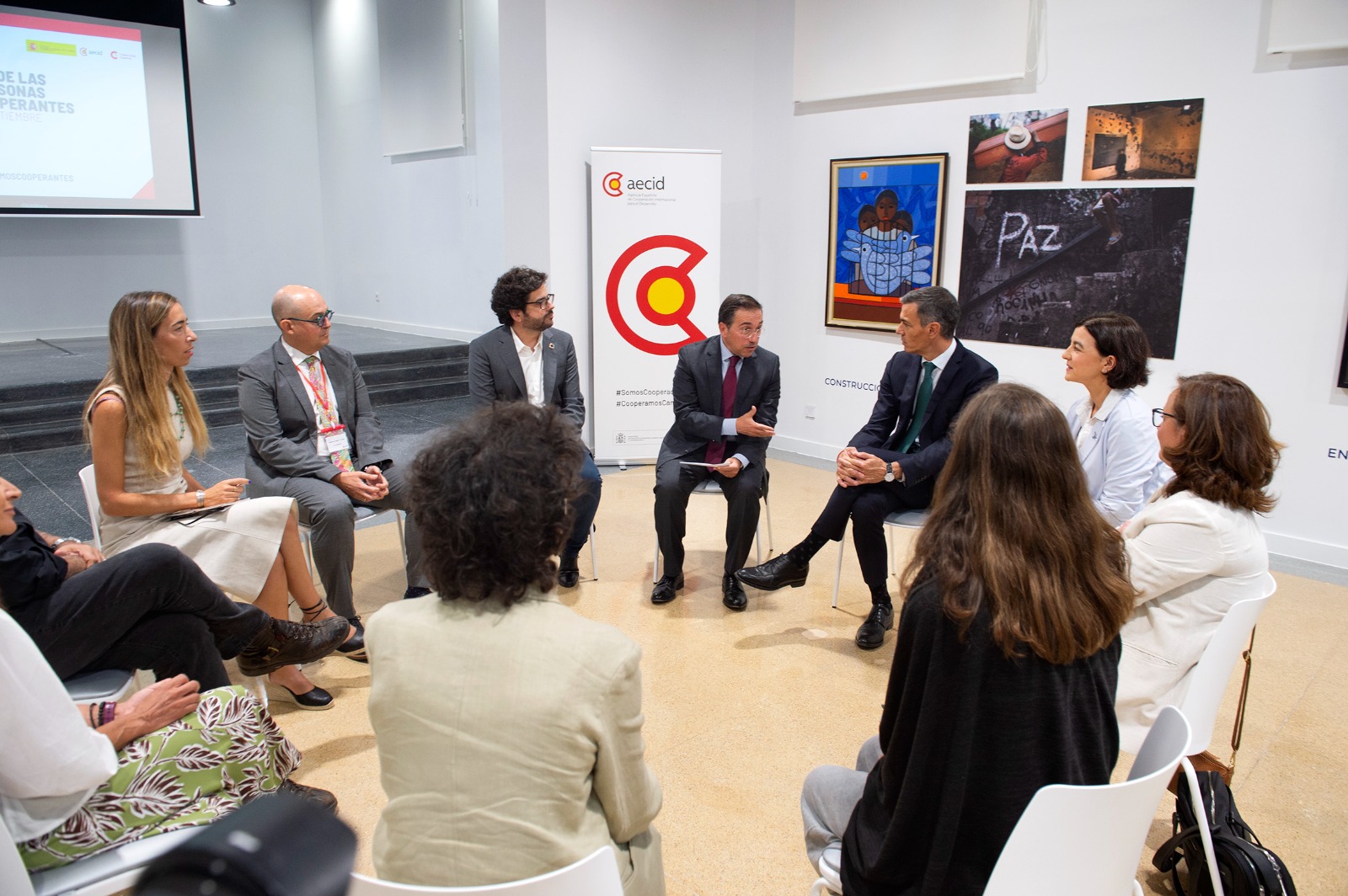 Albares resalta compromiso del Gobierno por reforzar la Cooperación para el Desarrollo en el día de las personas cooperantes