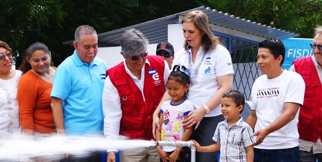 Inauguración de sistema de agua
