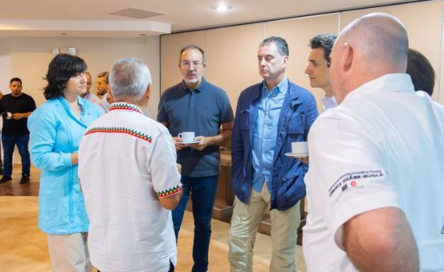 Soluciones integrales de Acceso Universal a la Energía para Centros de Salud y de Educación en ...
