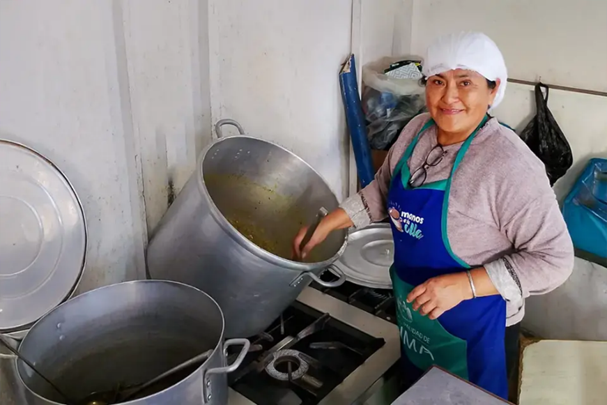 PERÚ. Asencia en la Olla Común de Villa Horizonte, Cerro Papa. Foto ONU Mujeres/ María Pía Molero Mesía