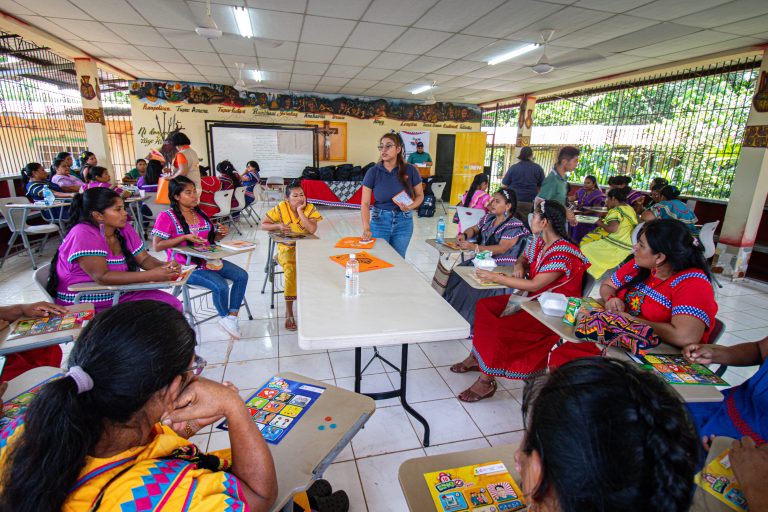 Foto 4 AECID y CECOMRO fortalecen las capacidades de líderes y lideresas comunitarias para el desarrollo integral de la Gobernanza y Derechos Humanos en la Comarca Ngäbe-Buglé