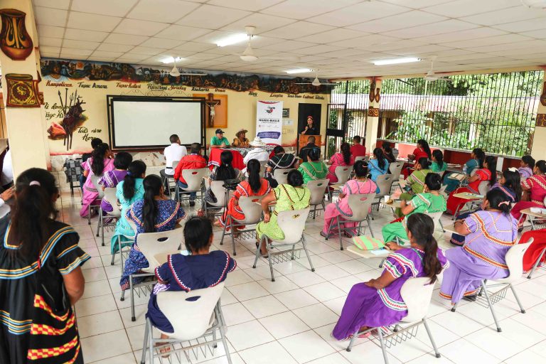 Foto 2 AECID y CECOMRO fortalecen las capacidades de líderes y lideresas comunitarias para el desarrollo integral de la Gobernanza y Derechos Humanos en la Comarca Ngäbe-Buglé