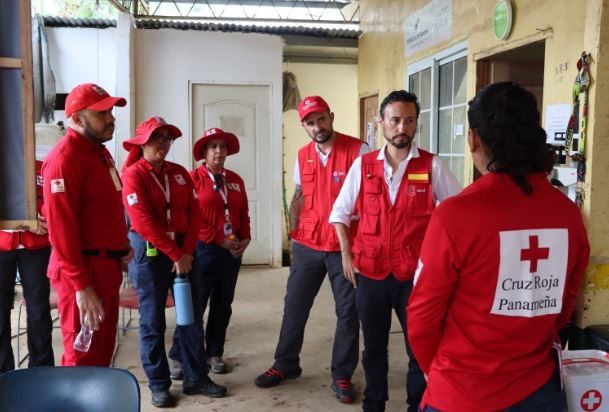 S.E. Guzmán Palacios y Elías Solís visitan el Centro de Salud y la Planta Potabilizadora de Agua en la ETRM de la Comunidad de Bajo Chiquito, Darién