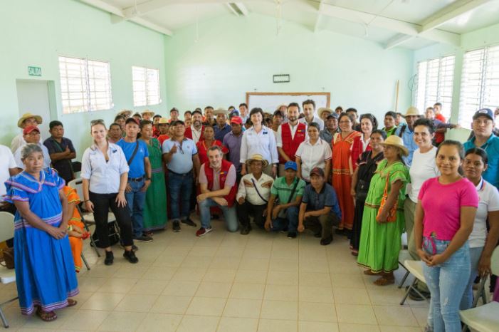 Encuentro de beneficiarios del Programa Piloto de Acceso Universal a la Energía. Escuela de Cerro Ceniza